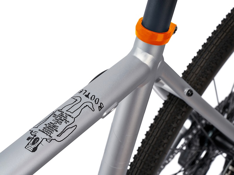 チネリからシティバイク「ジデコ シルバーブートレッグ」が登場