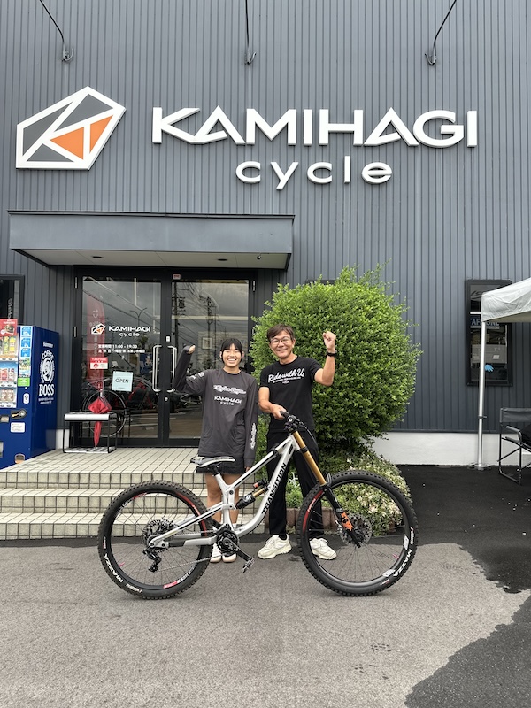 クランクブラザーズがダウンヒルライダー・藤森美空のサポートを開始