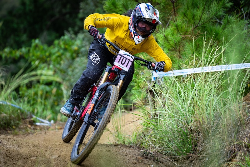 クランクブラザーズがダウンヒルライダー・藤森美空のサポートを開始