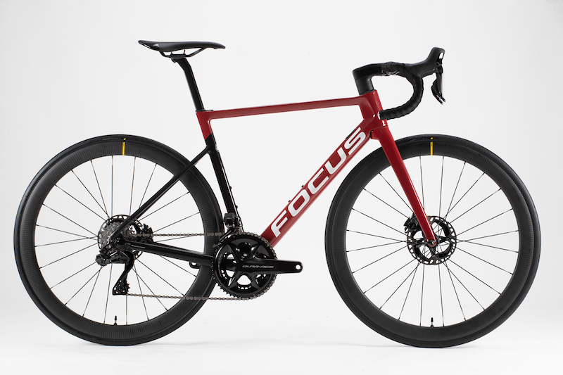 フォーカス・イザルコマックス ディスク9にシマノ新型コンポ搭載モデル