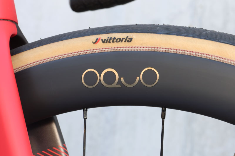 ホイールもオルベア独自開発のオクオを履く。試乗車にはリムハイト45mm