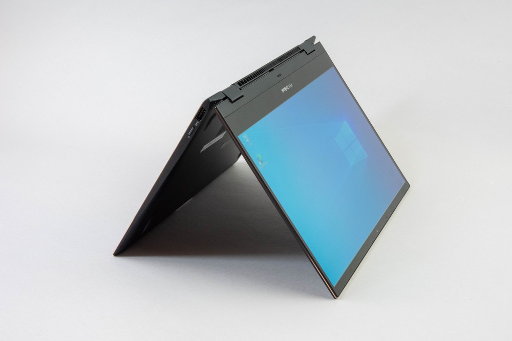 13.3インチの2in1 PC、ASUS「ZenBook Flip S」の良い点と気になる点