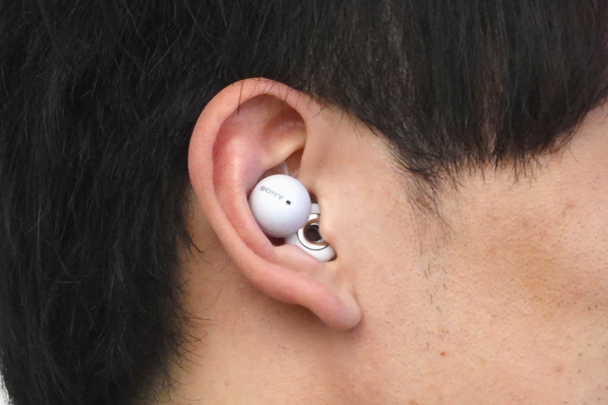 ソニーの穴あきイヤホン「LinkBuds」、ながら聴きの使い勝手と音質を