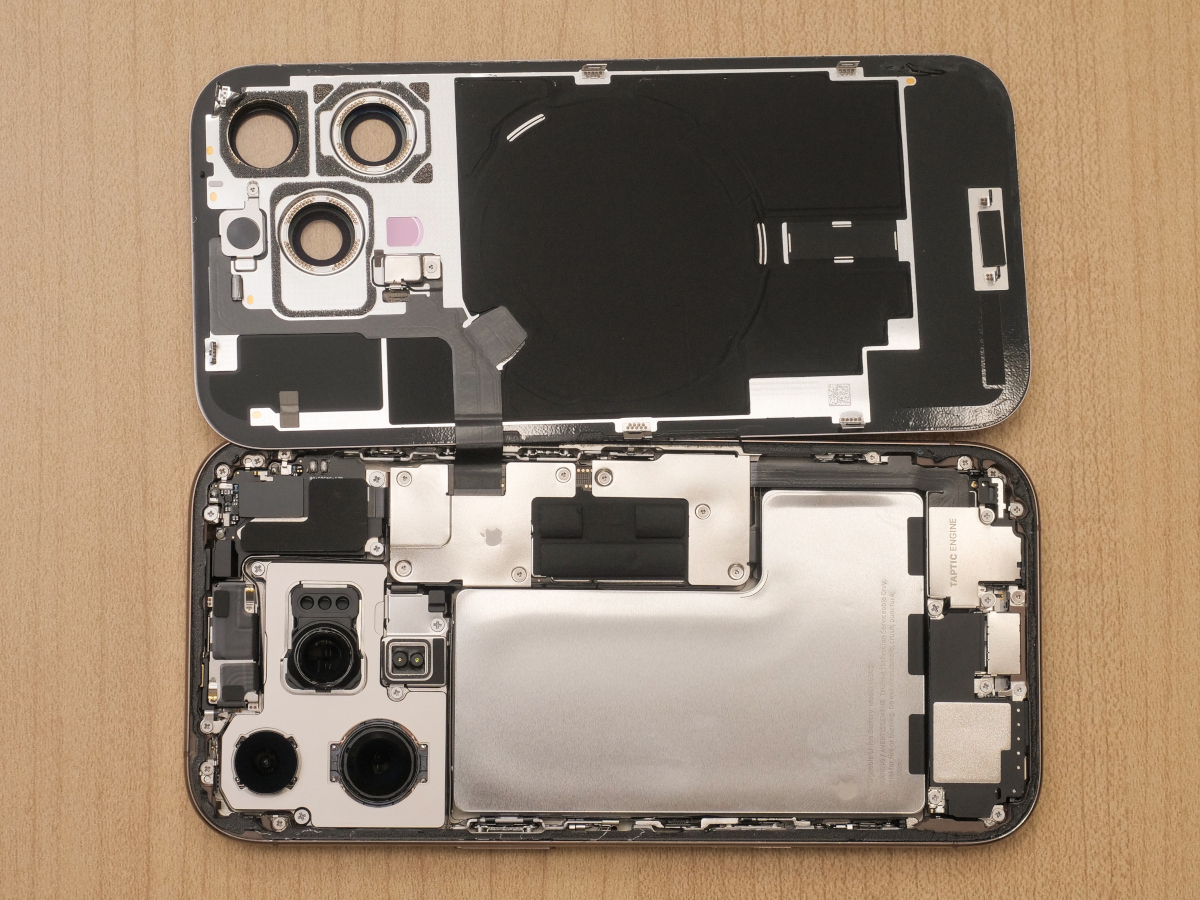 iPhone Proもついに修理しやすい構造に、16 Proシリーズ分解 | 日経