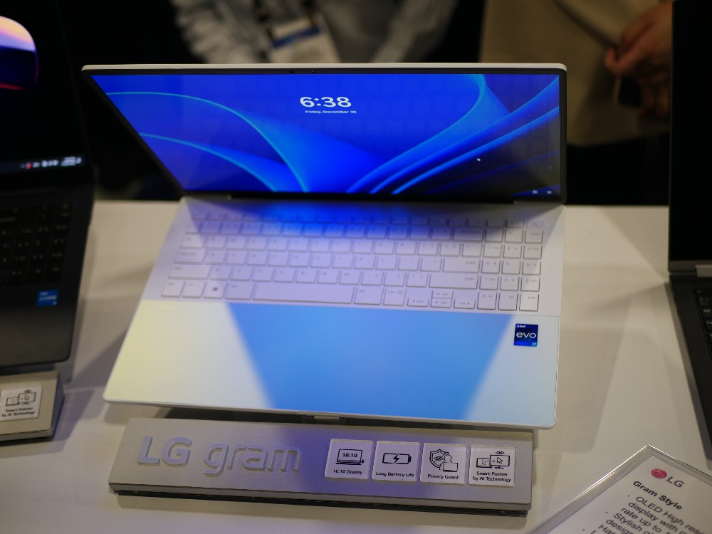 LGがノートPC「gram」シリーズの新モデル、1kg割る超軽量型も | 日経