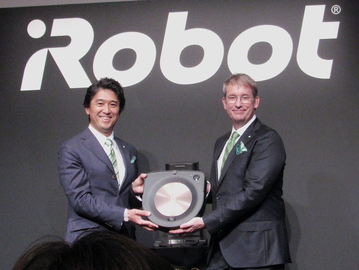 まん丸じゃないルンバ最新機種、高性能3Dセンサー搭載のD型デザイン