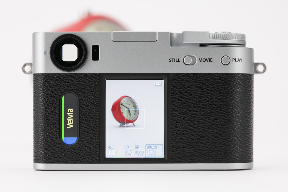 体験」を重視する“脱・タイパカメラ” 富士フイルム「X half」 ：日経