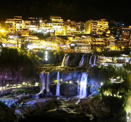 団塊夫婦の中国南部絶景の旅・2025－（6）大瀑布の上に建つ古鎮・芙蓉