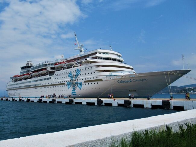 クルーズ船で巡るエーゲ海の島々⑤ブルードームを探して白い街