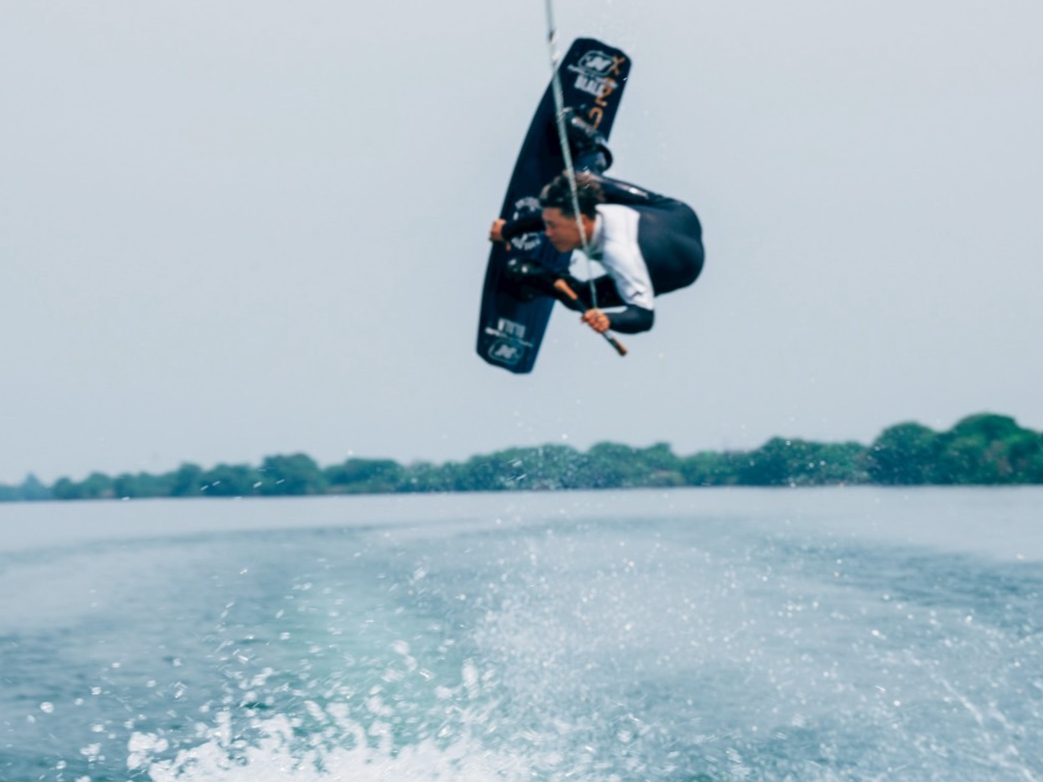 平日】＜経験者限定＞ウェイクボード◇あなたのペースで楽しめる