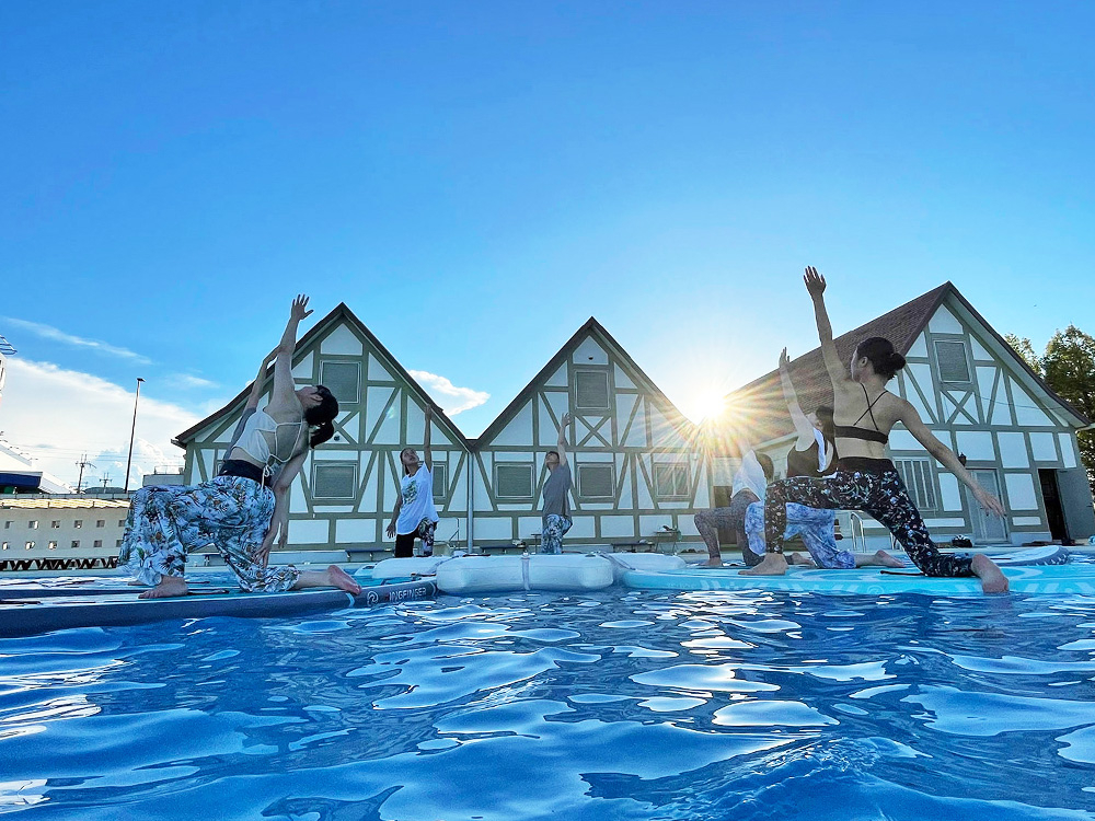 滋賀・大津】びわ湖一望☆露天プールで夕やけSUP Yogaしよう！/B.S.Y