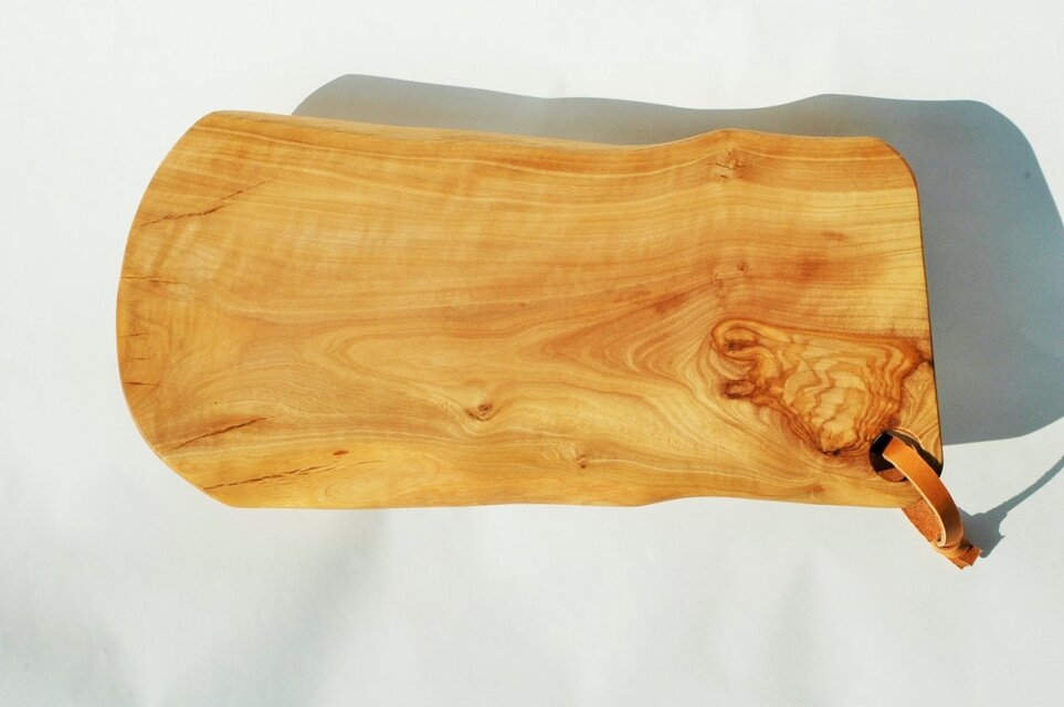 オリーブの木（小豆島産）カッティングボード | iichi 日々の暮らしを