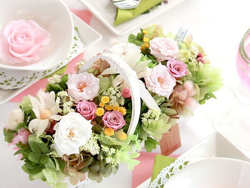 春のバスケットアレンジ プリザーブドフラワー | iichi 日々の暮らしを