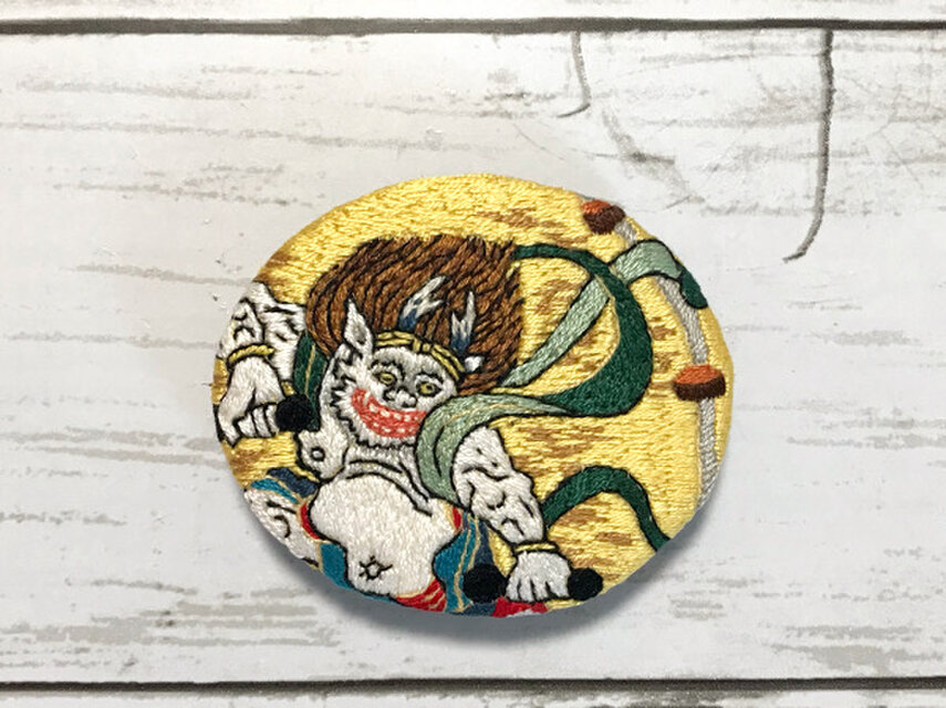 手刺繍日本画ブローチ＊「風神雷神図屏風」の雷神（酒井抱一Ver