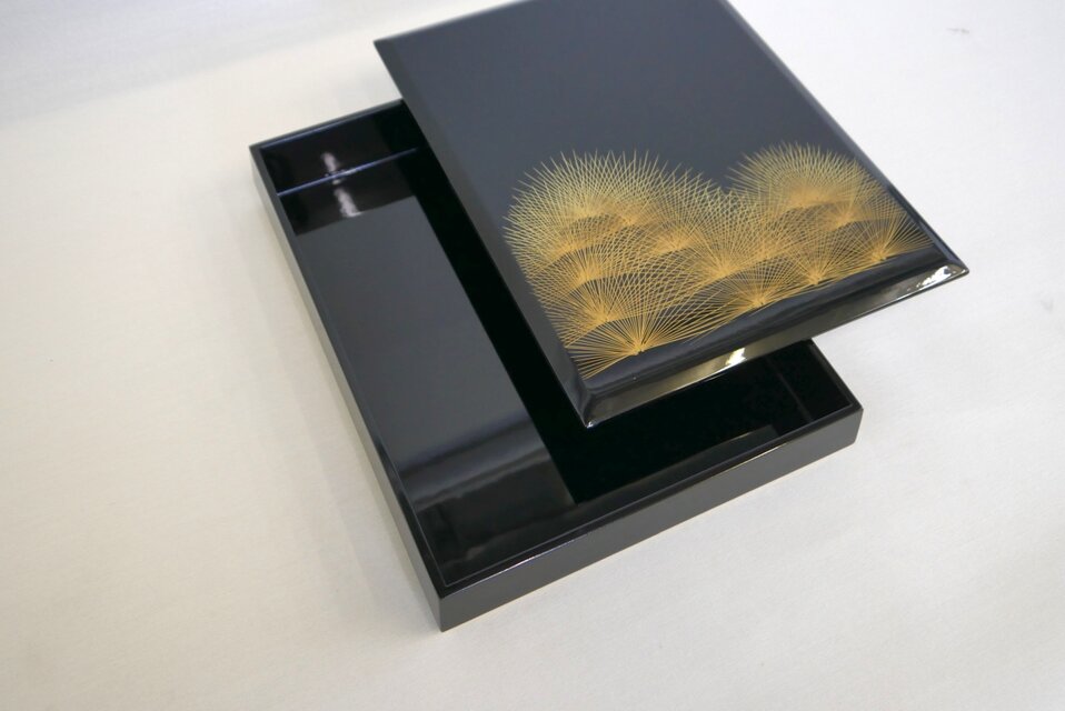 黒 手許箱 沈金若松 | iichi 日々の暮らしを心地よくするハンドメイド