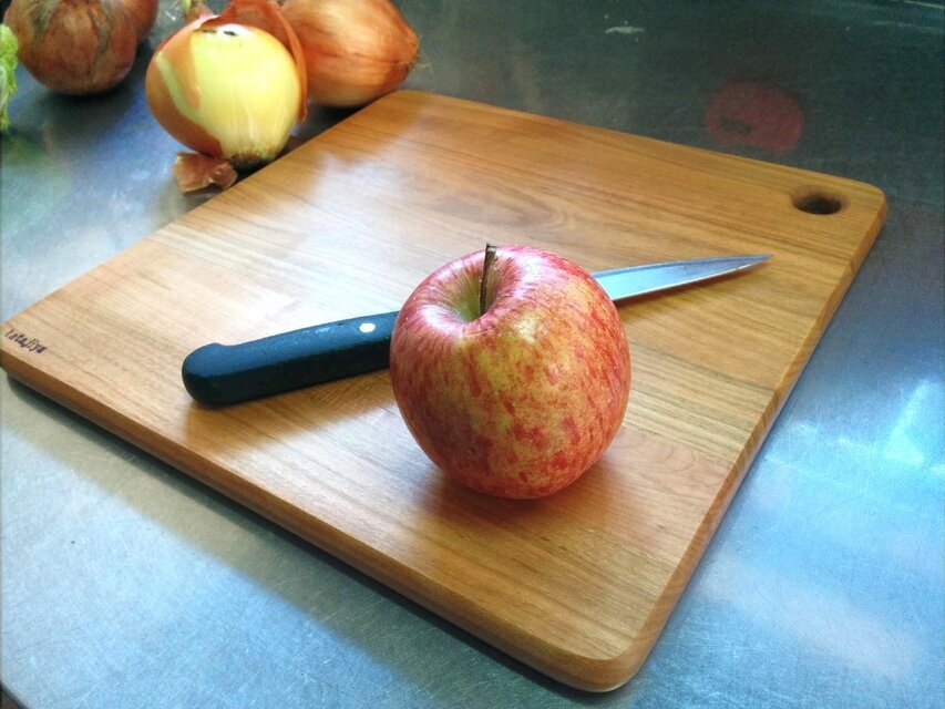 木製 カッティングボード まな板 【 国産ヤマザクラ無垢】 スクエア