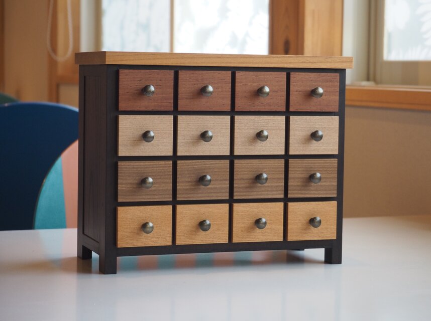 薬箪笥 | iichi 日々の暮らしを心地よくするハンドメイドや