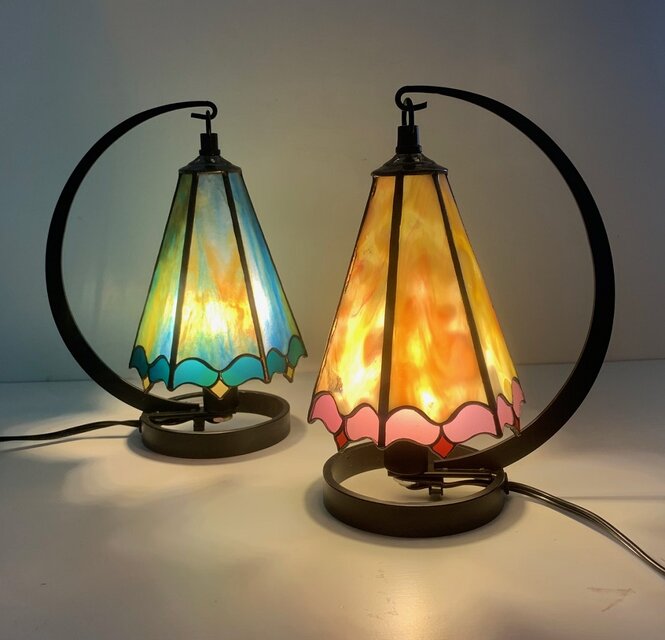 スリムなランプ/イエローピンク系」吊り下げ型・ステンドグラス 卓上