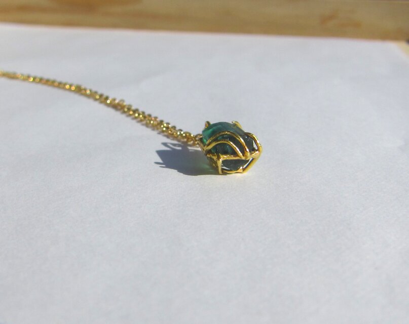 ブルーグリーントルマリン原石のネックレス | iichi 日々の暮らしを