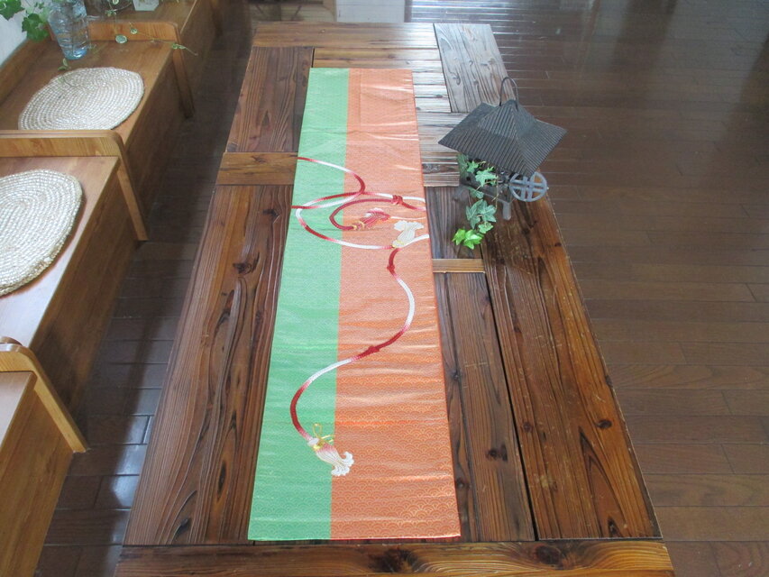 r98 飾り軸付 144x31cm 表と裏 帯 テーブルランナー テーブルセンター