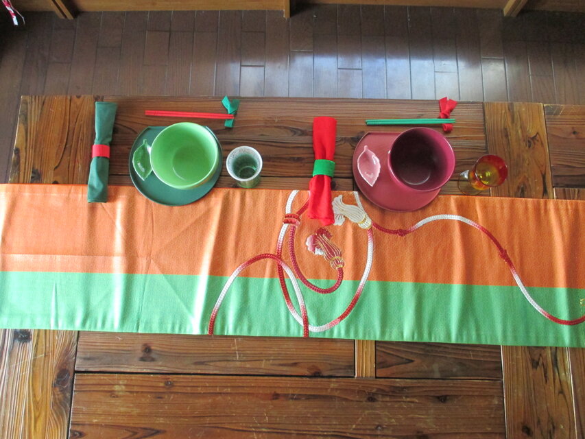 r98 飾り軸付 144x31cm 表と裏 帯 テーブルランナー テーブルセンター