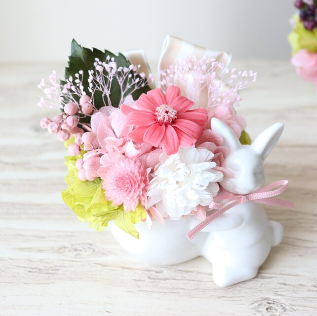 森のうさぎさん アレンジメント～バニラピンクジニア～（プリザーブド