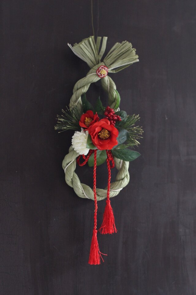 開運‼︎上品な椿のひょうたんしめ縄 【紅】 | iichi 日々の暮らしを