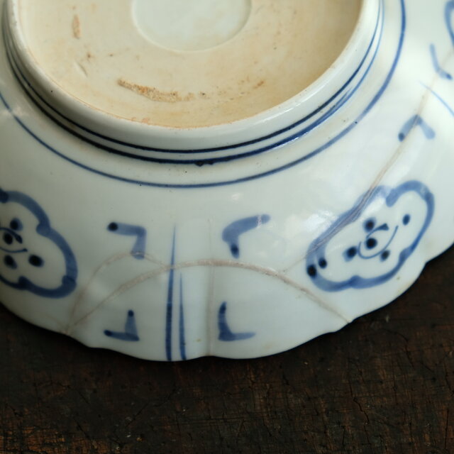 ジャンク品】線描きで素敵◇花唐草と蝶々。伊万里 染付膾皿 antiques
