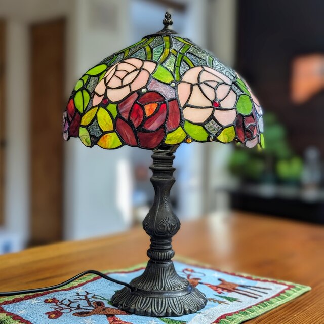 レトロなステンドグラスシェードのテーブルランプ【受注生産】 | iichi