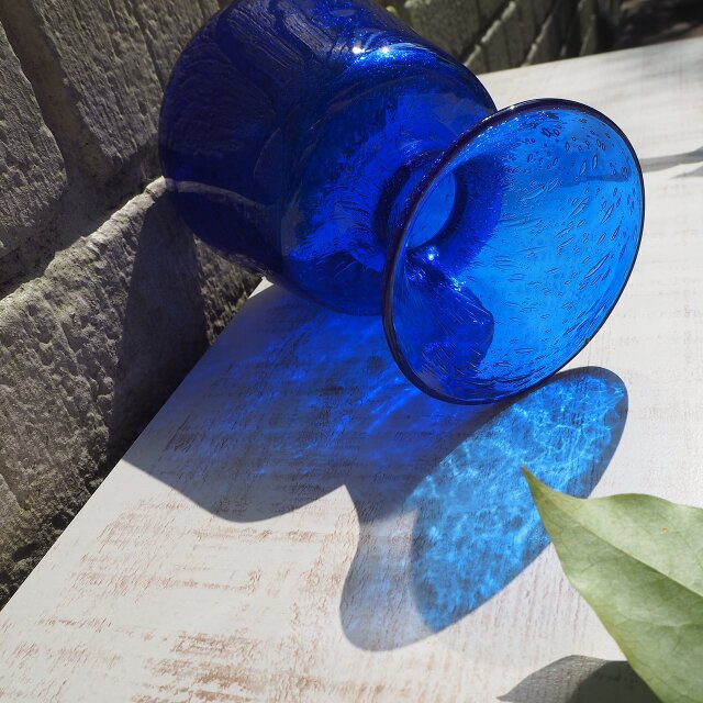 濃厚ブルーのフラワーベース／青色／花瓶／エリックホグラン／ガラス