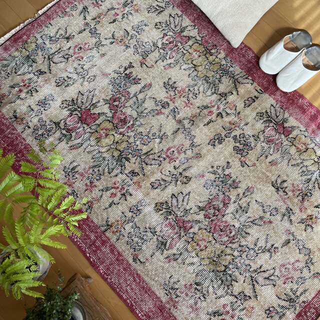 104×161 ストロベリーピンク 花柄ボタニカル トルコヴィンテージラグ