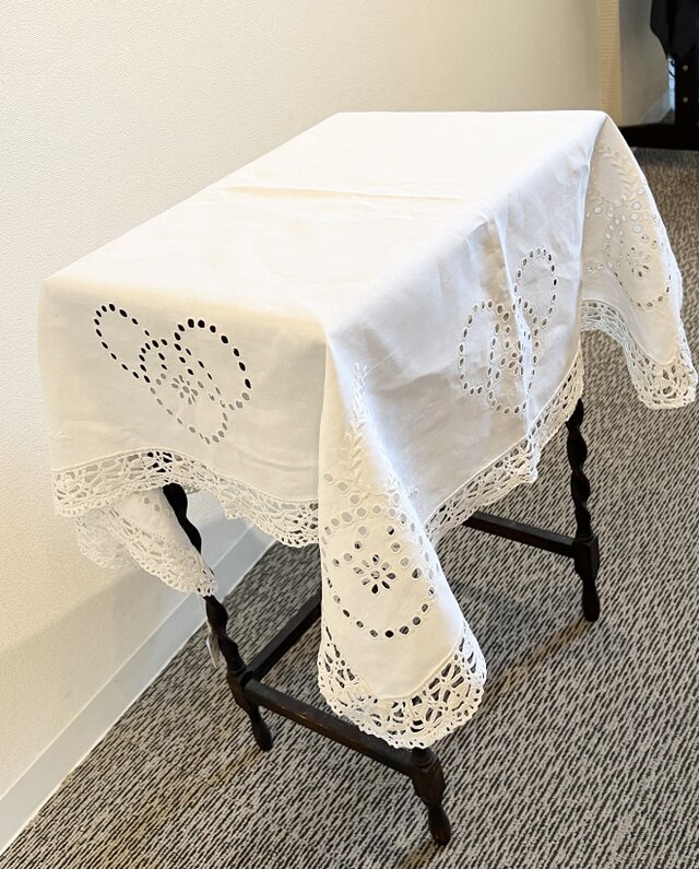麻刺繍テーブルクロス | iichi 日々の暮らしを心地よくする
