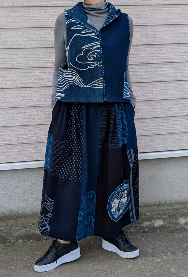 古布リメイク リバーシブルミニフード ゆったり幅ベスト 筒描き 藍染