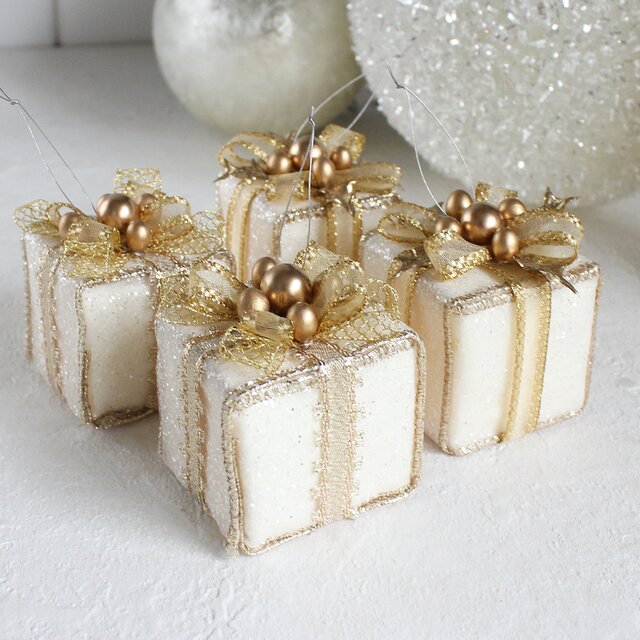 キラキラゴールド プレゼントボックスのオーナメント 華やかプレゼント
