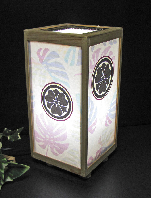 ◇『丸に剣片喰』家紋の宿り木／至福の灯かり・心温まるひと時／64-25