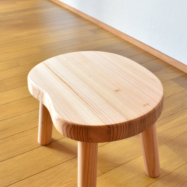 無垢杉100％キッズスツール(豆型タイプ) | iichi 日々の暮らしを