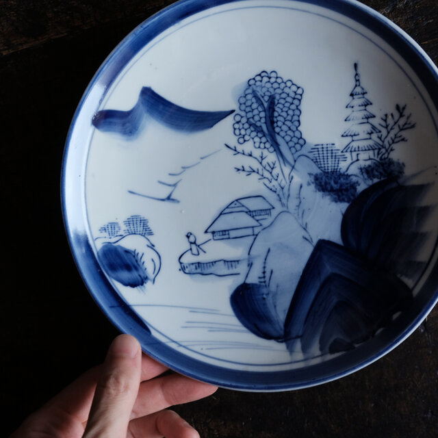 鍋の具材を盛り付けたくなる◇山水楼閣風景の絵。瀬戸焼 染付中皿 骨董