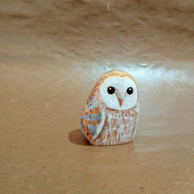 彩色木彫刻置物 フクロウ小◇ヤクスギ③ | iichi 日々の暮らしを