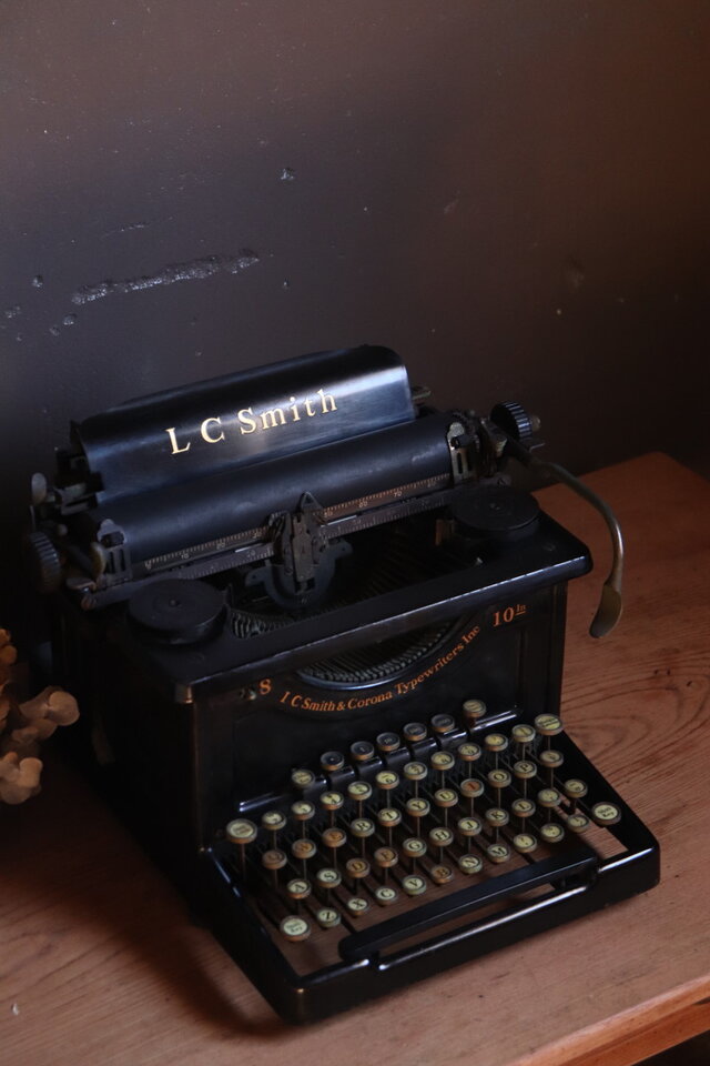 №121 古いタイプライター L C Smith 古道具 アンティーク インテリア