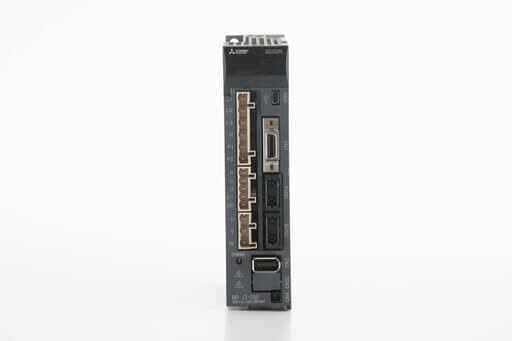 三菱 ACサーボアンプ MR-J3-10B (電源ON累積時間40956h・欠け・割れ