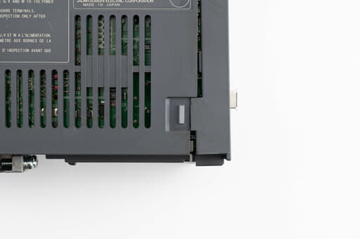 三菱 ACサーボアンプ MR-J3-10B (電源ON累積時間40956h・欠け・割れ