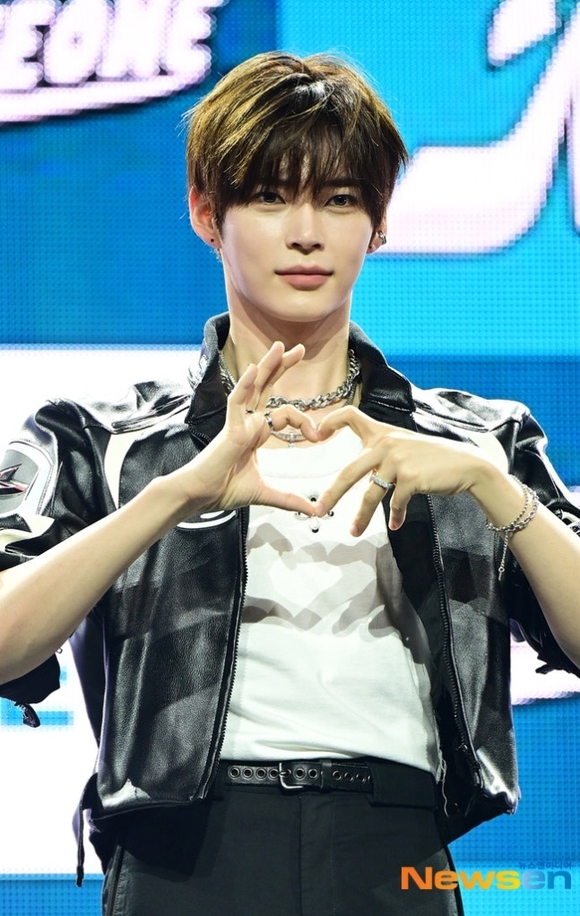 ZEROBASEONE ソン・ハンビン、自身の発言をめぐり賛否の声…思わぬ議論