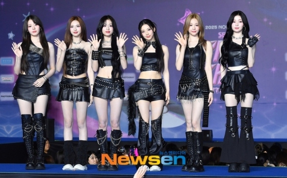 PHOTO】BABYMONSTER「2025 SBS歌謡大典 Summer」2日目のブルー