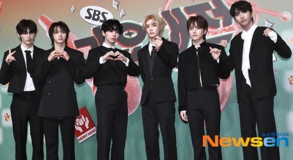 PHOTO】BOYNEXTDOOR「2024 SBS歌謡大典」レッドカーペットに登場 - Kstyle