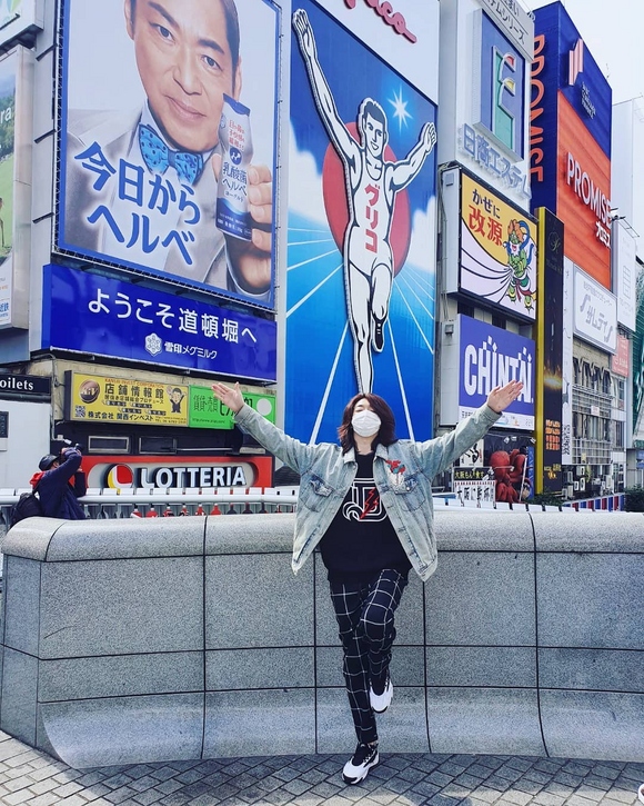 SUPERNOVA ソンジェ、有名なポーズで記念ショット…日本語で挨拶「大阪