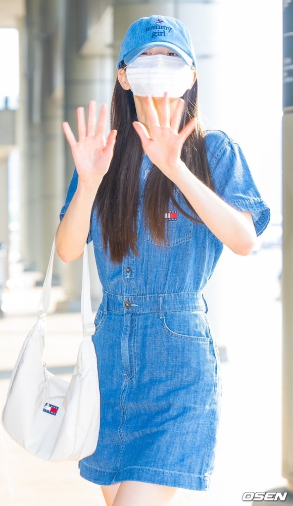 PHOTO】IVE ウォニョン、スケジュールのため日本へ出国 - Kstyle