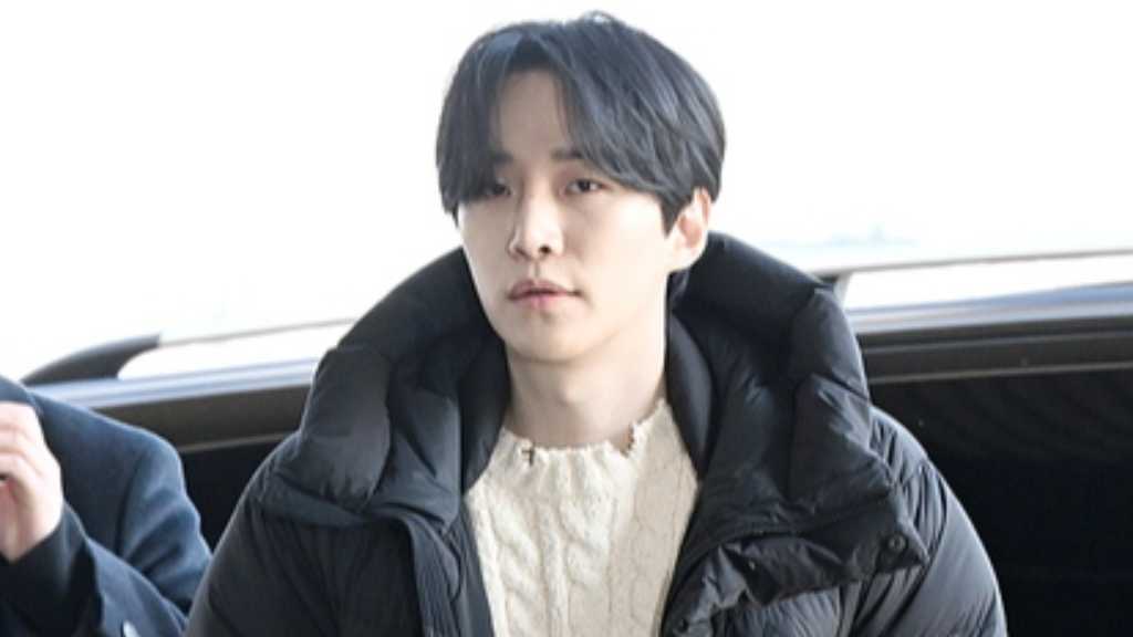 PHOTO】2PM ジュノ、松葉杖で空港に…日本ファンコンサートのため出国