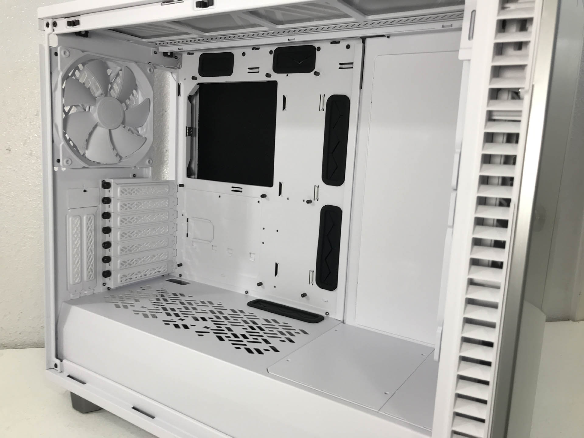 Hardware Installation and Test Configuration - Fractal Design