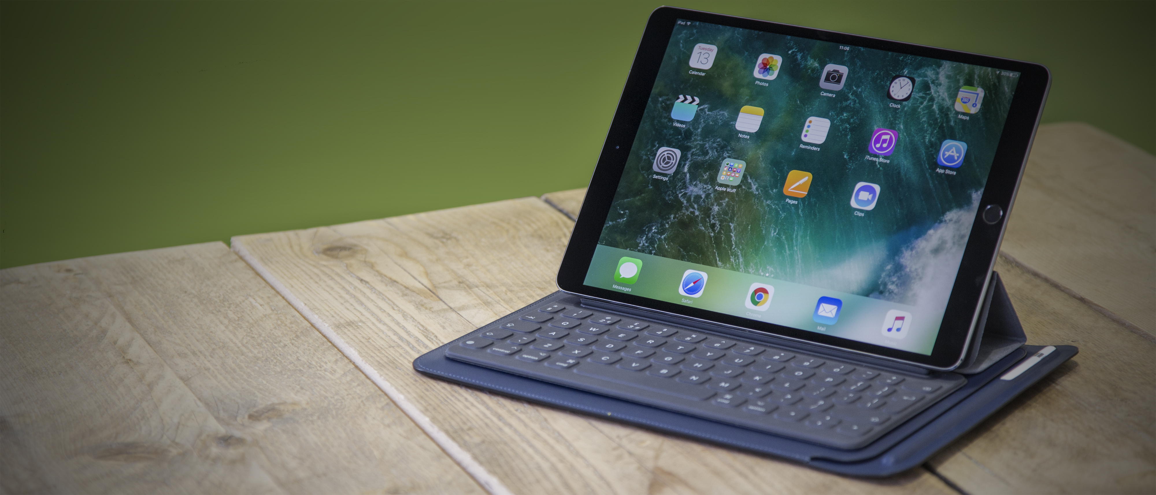 Smart Keyboard and Apple Pencil - Smart Keyboard and Apple Pencil