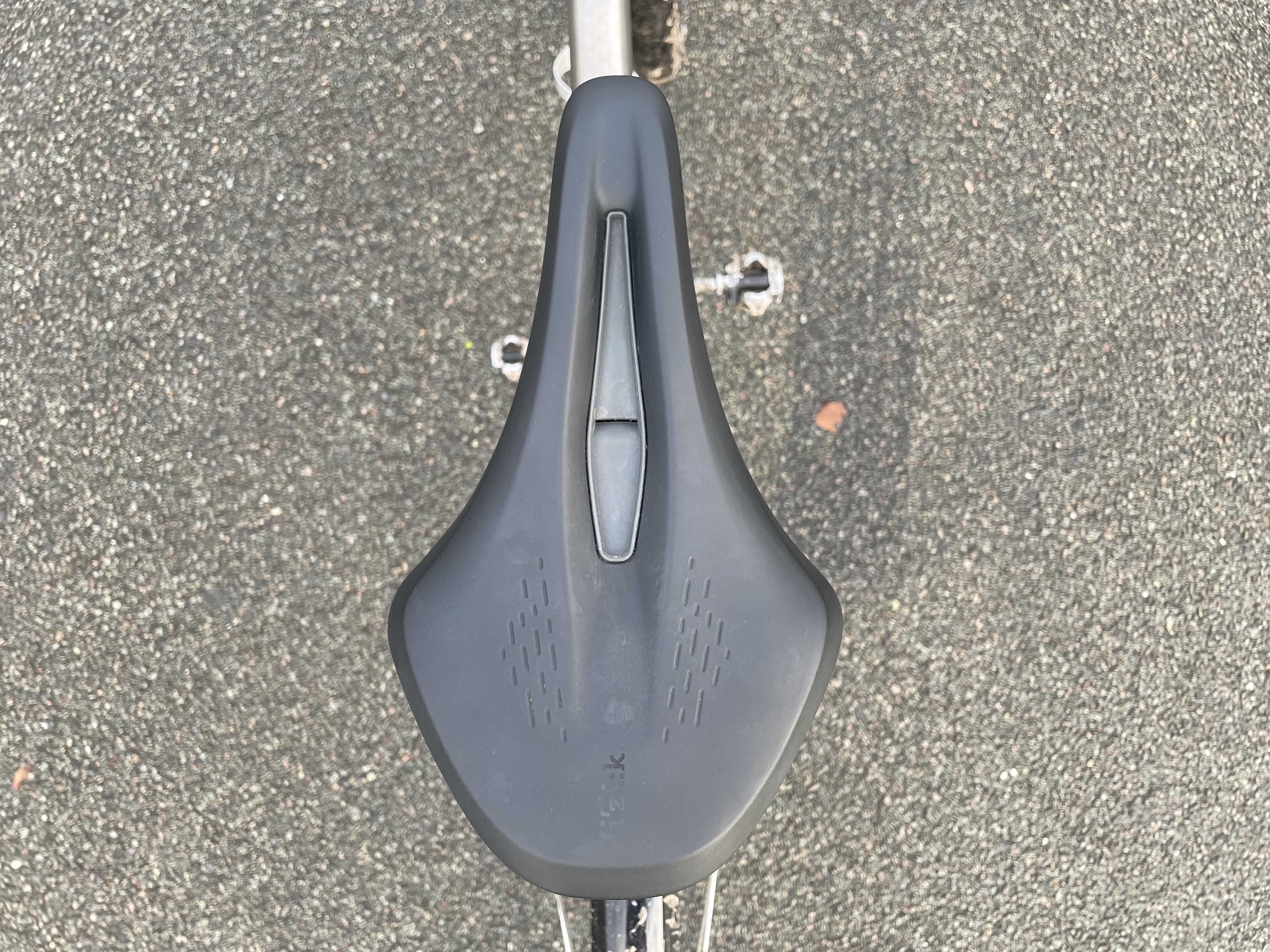 Fizik Terra Argo X3 gravel saddle review - its shape and finish